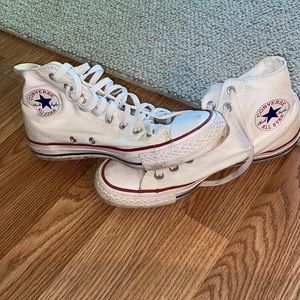 High Top Converse 👟🤍 FREE SHIPPING!
